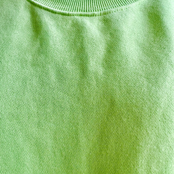 Aritzia/TNA New unused green Cozy Fleece Boyfriend Cropped Sweatshirt, size 1 - Picture 3 of 4